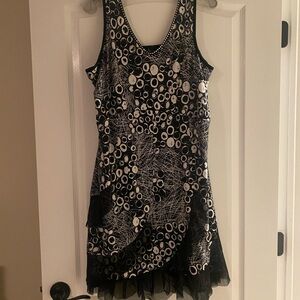 Elegant Black and White Sleeveless Dress